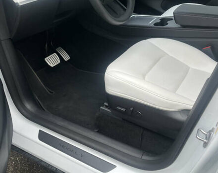 Белый Тесла Model Y, объемом двигателя 0 л и пробегом 28 тыс. км за 26500 $, фото 5 на Automoto.ua