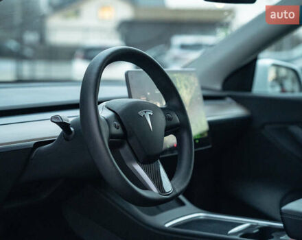 Белый Тесла Model Y, объемом двигателя 0 л и пробегом 69 тыс. км за 27500 $, фото 17 на Automoto.ua