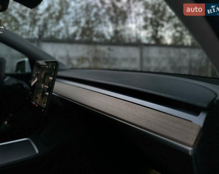 Белый Тесла Model Y, объемом двигателя 0 л и пробегом 57 тыс. км за 30000 $, фото 29 на Automoto.ua