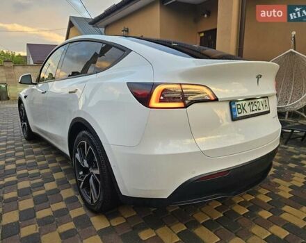 Тесла Model Y 2021 в Ровно на Automoto.ua Белый Тесла Model Y, объемом двигателя 0 л и пробегом 133 тыс. км за 22000 $, фото 6 на Automoto.ua