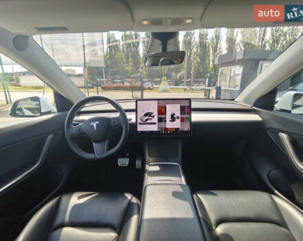 Белый Тесла Model Y, объемом двигателя 0 л и пробегом 133 тыс. км за 25950 $, фото 18 на Automoto.ua