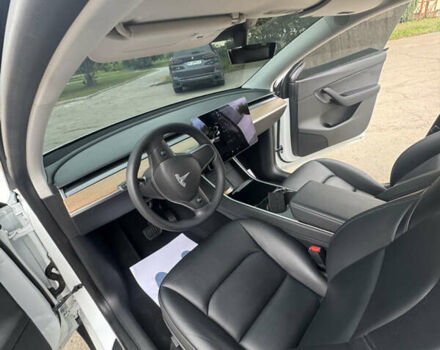 Белый Тесла Model Y, объемом двигателя 0 л и пробегом 128 тыс. км за 24999 $, фото 18 на Automoto.ua