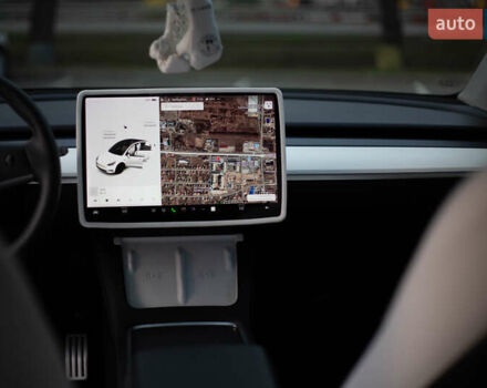 Белый Тесла Model Y, объемом двигателя 0 л и пробегом 55 тыс. км за 33000 $, фото 35 на Automoto.ua