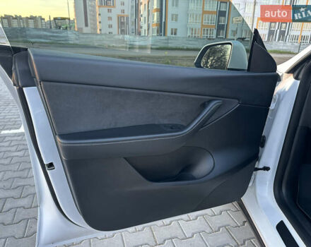 Білий Тесла Model Y, об'ємом двигуна 0 л та пробігом 105 тис. км за 24900 $, фото 13 на Automoto.ua