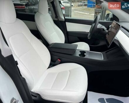 Белый Тесла Model Y, объемом двигателя 0 л и пробегом 47 тыс. км за 23499 $, фото 38 на Automoto.ua