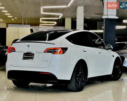 Білий Тесла Model Y, об'ємом двигуна 0 л та пробігом 74 тис. км за 24979 $, фото 4 на Automoto.ua