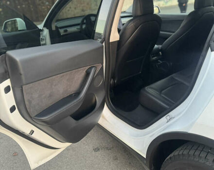 Білий Тесла Model Y, об'ємом двигуна 0 л та пробігом 55 тис. км за 24990 $, фото 9 на Automoto.ua