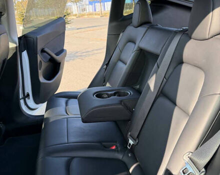 Белый Тесла Model Y, объемом двигателя 0 л и пробегом 65 тыс. км за 27500 $, фото 29 на Automoto.ua