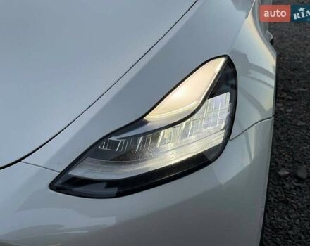 Белый Тесла Model Y, объемом двигателя 0 л и пробегом 156 тыс. км за 22500 $, фото 18 на Automoto.ua