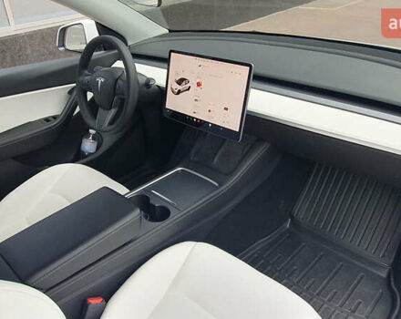 Білий Тесла Model Y, об'ємом двигуна 0 л та пробігом 74 тис. км за 25900 $, фото 6 на Automoto.ua