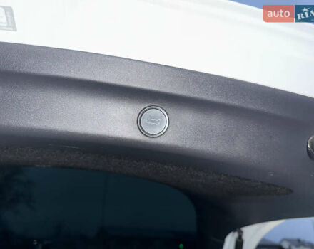 Белый Тесла Model Y, объемом двигателя 0 л и пробегом 128 тыс. км за 22600 $, фото 34 на Automoto.ua