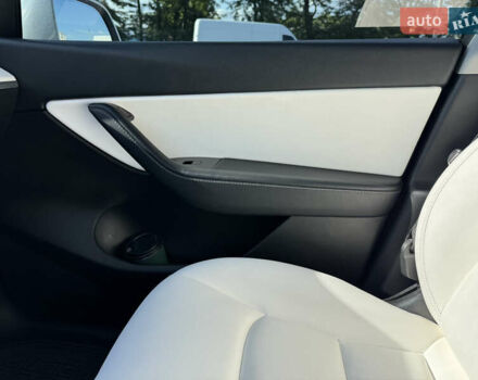 Белый Тесла Model Y, объемом двигателя 0 л и пробегом 155 тыс. км за 20777 $, фото 14 на Automoto.ua
