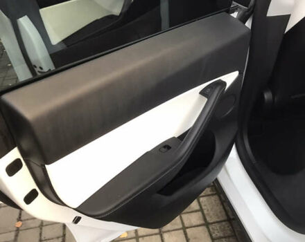 Белый Тесла Model Y, объемом двигателя 0 л и пробегом 31 тыс. км за 30000 $, фото 8 на Automoto.ua