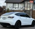 Білий Тесла Model Y, об'ємом двигуна 0 л та пробігом 79 тис. км за 24700 $, фото 44 на Automoto.ua