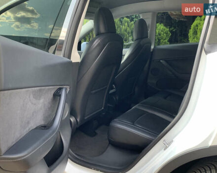 Белый Тесла Model Y, объемом двигателя 0 л и пробегом 52 тыс. км за 21900 $, фото 17 на Automoto.ua