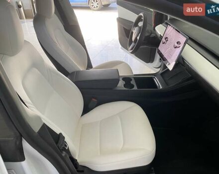 Белый Тесла Model Y, объемом двигателя 0 л и пробегом 58 тыс. км за 26300 $, фото 36 на Automoto.ua