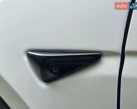 Белый Тесла Model Y, объемом двигателя 0 л и пробегом 98 тыс. км за 23699 $, фото 15 на Automoto.ua