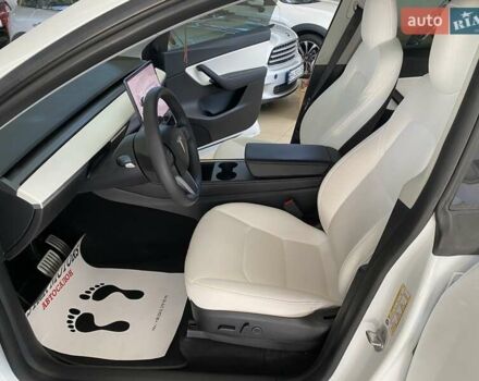 Белый Тесла Model Y, объемом двигателя 0 л и пробегом 58 тыс. км за 26300 $, фото 25 на Automoto.ua