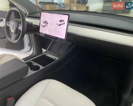 Белый Тесла Model Y, объемом двигателя 0 л и пробегом 58 тыс. км за 26300 $, фото 35 на Automoto.ua