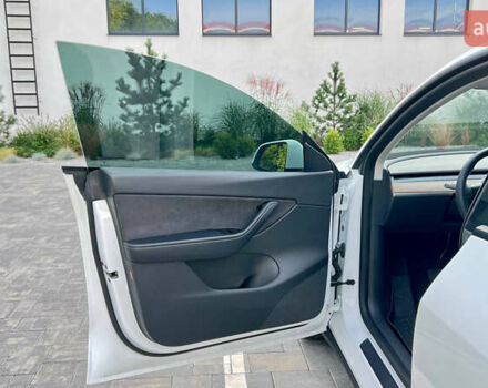 Тесла Model Y 2021 в Луцке на Automoto.ua Белый Тесла Model Y, объемом двигателя 0 л и пробегом 69 тыс. км за 22400 $, фото 26 на Automoto.ua