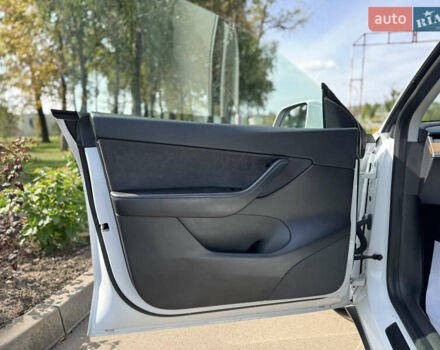 Тесла Model Y 2021 у Краматорске на Automoto.ua Білий Тесла Model Y, об'ємом двигуна 0 л та пробігом 119 тис. км за 19499 $, фото 11 на Automoto.ua
