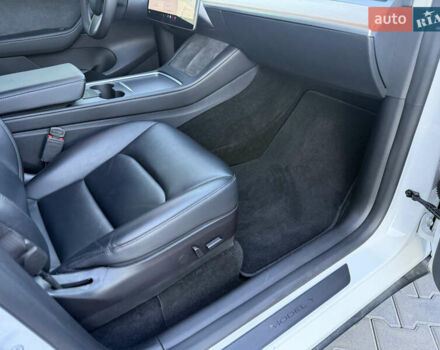 Тесла Model Y 2021 в Хмельницком на Automoto.ua Белый Тесла Model Y, объемом двигателя 0 л и пробегом 83 тыс. км за 25499 $, фото 62 на Automoto.ua