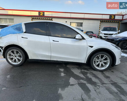Белый Тесла Model Y, объемом двигателя 0 л и пробегом 42 тыс. км за 20700 $, фото 2 на Automoto.ua