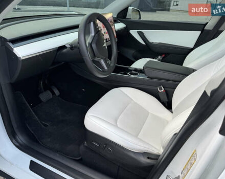 Білий Тесла Model Y, об'ємом двигуна 0 л та пробігом 83 тис. км за 24500 $, фото 13 на Automoto.ua