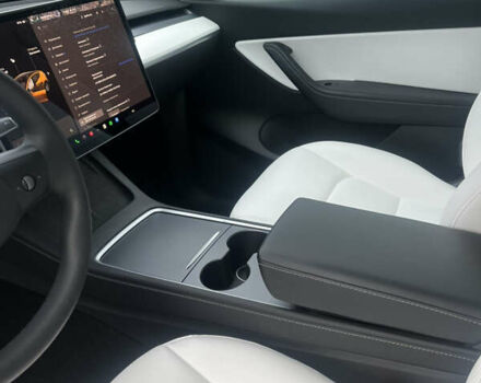 Белый Тесла Model Y, объемом двигателя 0 л и пробегом 28 тыс. км за 26500 $, фото 6 на Automoto.ua