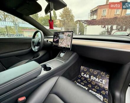 Белый Тесла Model Y, объемом двигателя 0 л и пробегом 88 тыс. км за 26999 $, фото 19 на Automoto.ua