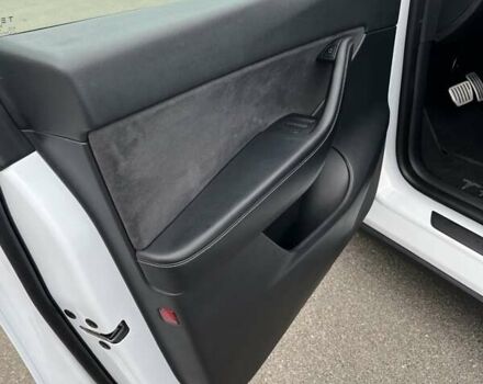Белый Тесла Model Y, объемом двигателя 0 л и пробегом 132 тыс. км за 26200 $, фото 25 на Automoto.ua