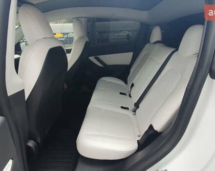Білий Тесла Model Y, об'ємом двигуна 0 л та пробігом 74 тис. км за 25900 $, фото 16 на Automoto.ua