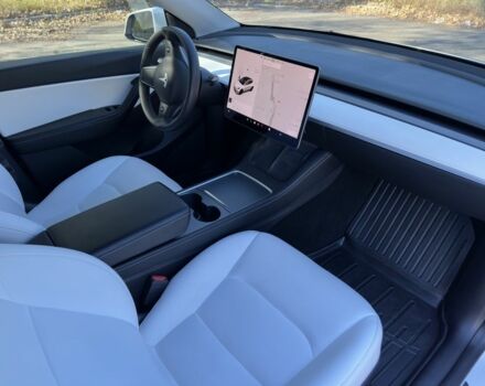 Білий Тесла Model Y, об'ємом двигуна 0 л та пробігом 73 тис. км за 29400 $, фото 13 на Automoto.ua