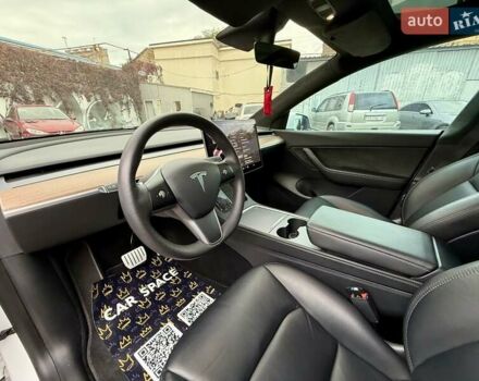 Белый Тесла Model Y, объемом двигателя 0 л и пробегом 88 тыс. км за 26999 $, фото 20 на Automoto.ua