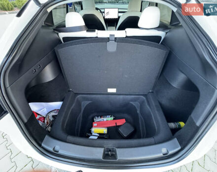 Білий Тесла Model Y, об'ємом двигуна 0 л та пробігом 83 тис. км за 24500 $, фото 20 на Automoto.ua