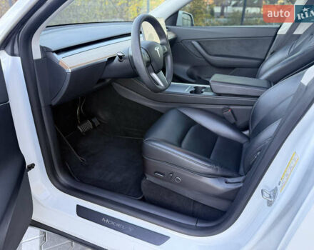 Тесла Model Y 2021 в Хмельницком на Automoto.ua Белый Тесла Model Y, объемом двигателя 0 л и пробегом 83 тыс. км за 25499 $, фото 44 на Automoto.ua