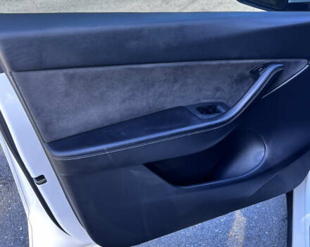 Тесла Model Y 2021 в Великом Березном на Automoto.ua Белый Тесла Model Y, объемом двигателя 0 л и пробегом 117 тыс. км за 23000 $, фото 12 на Automoto.ua