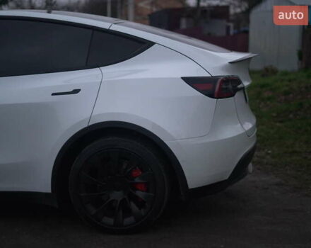 Білий Тесла Model Y, об'ємом двигуна 0 л та пробігом 66 тис. км за 23500 $, фото 66 на Automoto.ua
