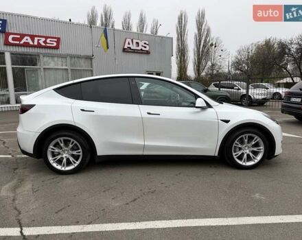 Белый Тесла Model Y, объемом двигателя 0 л и пробегом 68 тыс. км за 24900 $, фото 1 на Automoto.ua