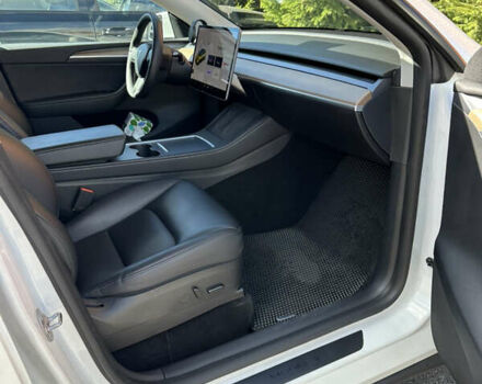 Тесла Model Y 2021 в Киеве на Automoto.ua Белый Тесла Model Y, объемом двигателя 0 л и пробегом 117 тыс. км за 35000 $, фото 27 на Automoto.ua