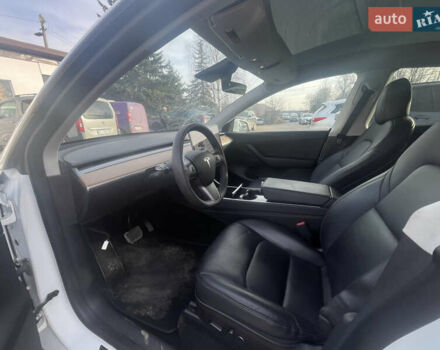 Белый Тесла Model Y, объемом двигателя 0 л и пробегом 70 тыс. км за 18500 $, фото 4 на Automoto.ua