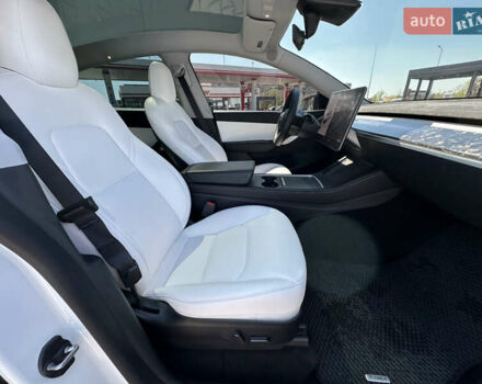 Белый Тесла Model Y, объемом двигателя 0 л и пробегом 51 тыс. км за 29500 $, фото 24 на Automoto.ua