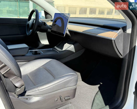 Белый Тесла Model Y, объемом двигателя 0 л и пробегом 110 тыс. км за 27750 $, фото 40 на Automoto.ua