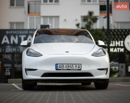 Белый Тесла Model Y, объемом двигателя 0 л и пробегом 55 тыс. км за 33000 $, фото 1 на Automoto.ua