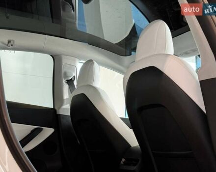 Білий Тесла Model Y, об'ємом двигуна 0 л та пробігом 1 тис. км за 29500 $, фото 21 на Automoto.ua