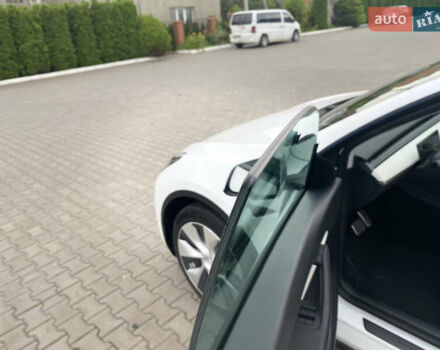 Белый Тесла Model Y, объемом двигателя 0 л и пробегом 122 тыс. км за 23000 $, фото 11 на Automoto.ua