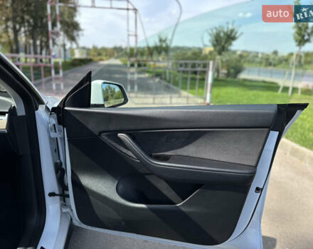 Тесла Model Y 2021 у Краматорске на Automoto.ua Білий Тесла Model Y, об'ємом двигуна 0 л та пробігом 119 тис. км за 19499 $, фото 16 на Automoto.ua