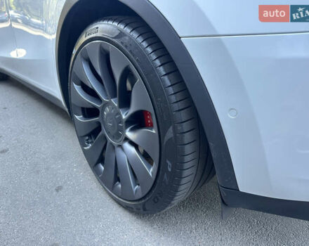 Белый Тесла Model Y, объемом двигателя 0 л и пробегом 51 тыс. км за 29500 $, фото 10 на Automoto.ua