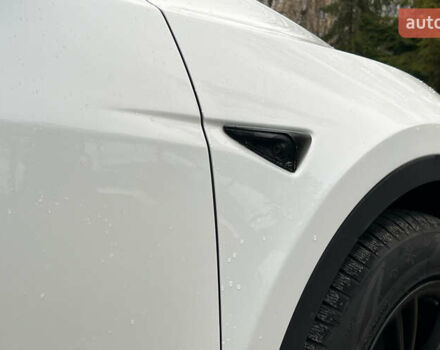 Білий Тесла Model Y, об'ємом двигуна 0 л та пробігом 88 тис. км за 26800 $, фото 20 на Automoto.ua