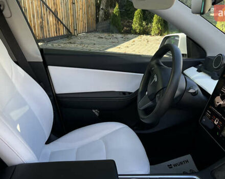 Белый Тесла Model Y, объемом двигателя 0 л и пробегом 88 тыс. км за 25700 $, фото 28 на Automoto.ua
